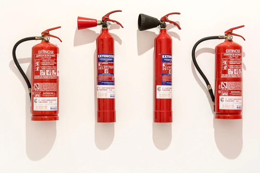 Projeto de prevenção e combate a incêndio com extintores sinalizados